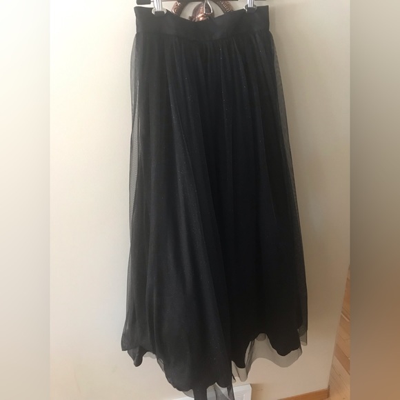 Eliza J black long skirt size 10, glittery tulle fabric and silk. - Picture 7 of 10